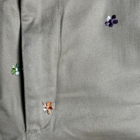 Hannah Women’s Size 14 Embroidered Floral Print Khaki Capris - Picture 3 of 7